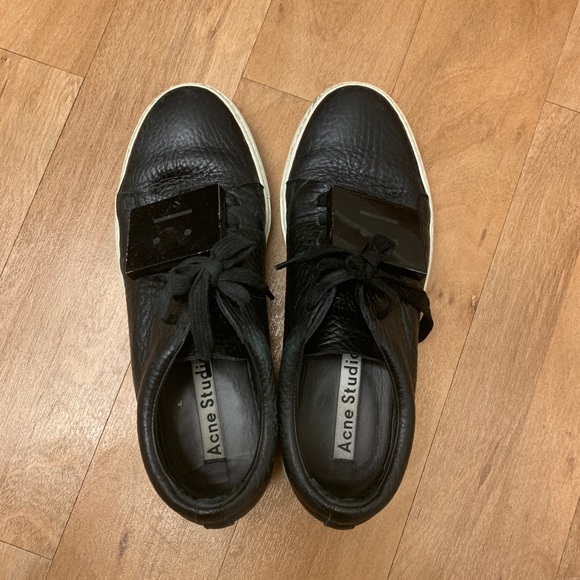 AcneStudio Adriana plaque textured-leather sneaker - Picture 1 of 5